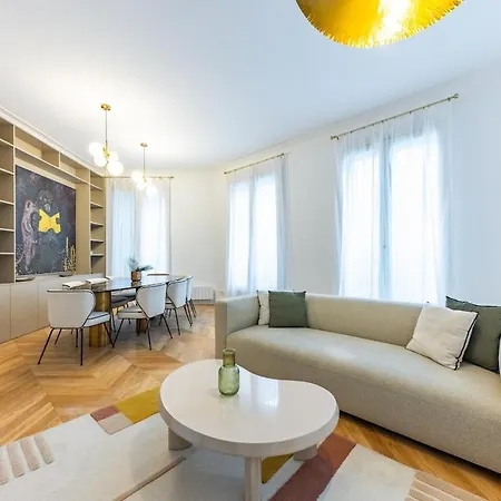 Luxury Rivoli 4 Bed 3,5 Bath By De Bhv Paris