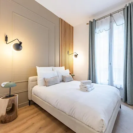 Apartment Luxury Rivoli 4 Bed 3,5 Bath By De Bhv Paris